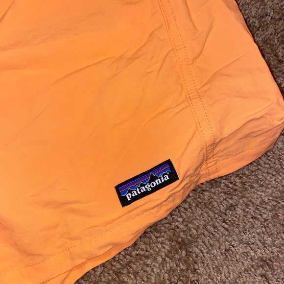 Patagonia Women’s Baggies Shorts - 5 in M Orange - Picture 3 of 4